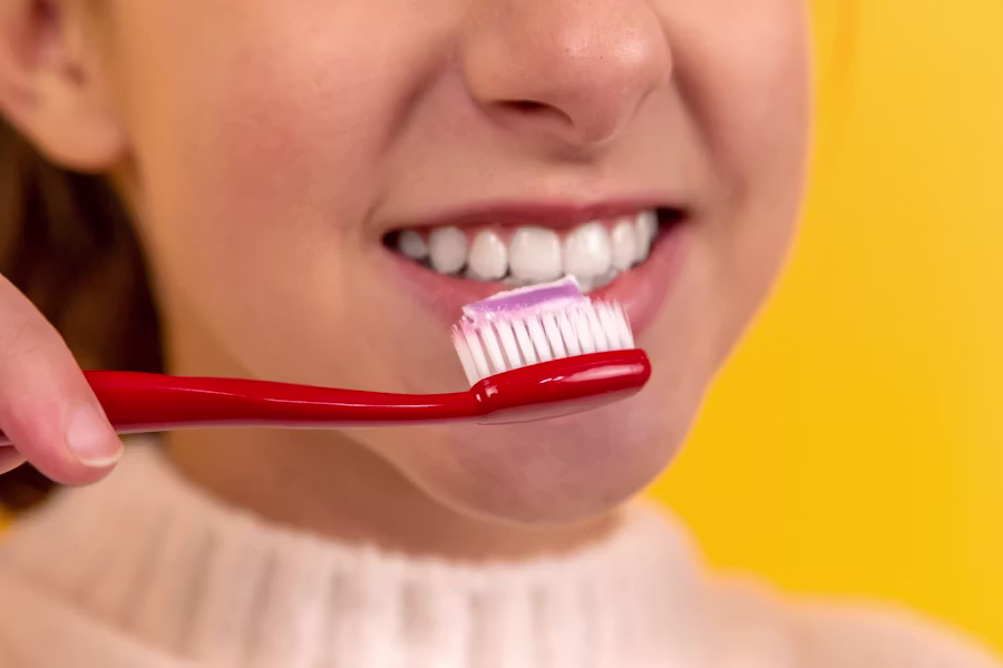 Pulizia professionale dei denti in studio — Ambulatorio Odontoiatrico Privato Il Quadrifoglio